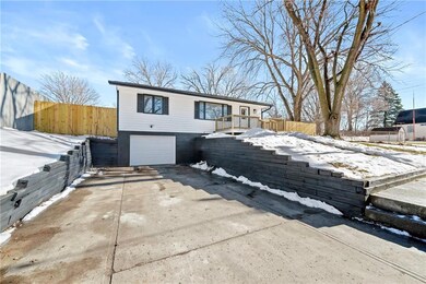 2815 E 27th St, Des Moines, IA 50317 - photo 2
