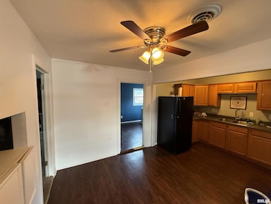 2110 W 68th St, Davenport, IA 52806 - photo 6