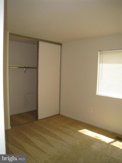 10687 Oak Thrush Ct, Burke, VA 22015 - photo 7