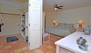 Large Master Suite w/ Walkin Closet
