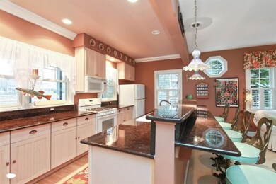 04_11PondPath_5_Kitchen_LowRes
