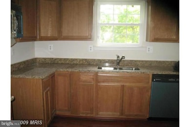 8613 Dunbar Ave, Hyattsville, MD 20785 - photo 7