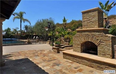 COZY OUTDOOR FIRPLACE