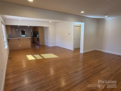 350 Melbourne Ct, Charlotte, NC 28209 - photo 2