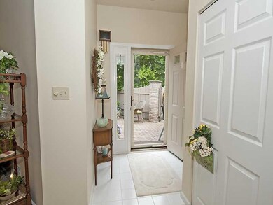 Entry/Foyer.