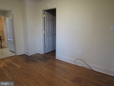 203 Fifth Ave W unit FRONT APT B, Forrester Center, WV 25438 - photo 4