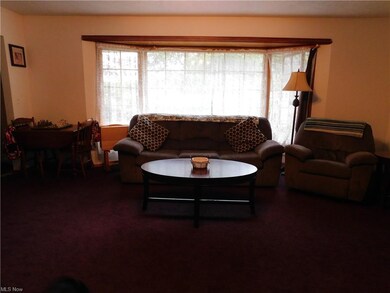 Welcoming Living Room with a nice Bay Window for l