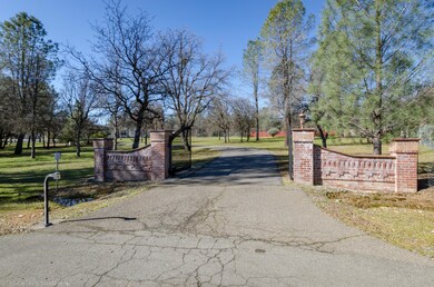 11846 Comstock Ln, Redding, CA 96003 - photo 2