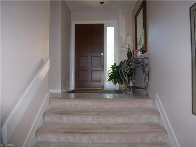 1959 Eastchester Dr unit B, High Point, NC 27265 - photo 4