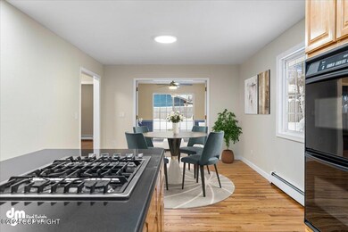 13-Kitchen_ELI07378