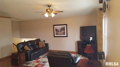 6128 Jebens Ave, Davenport, IA 52806 - photo 5