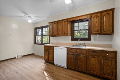 120 Shaw St, Aliquippa, PA 15001 - photo 6