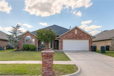 525 Loyd Ln, Moore, OK 73160 - photo 2