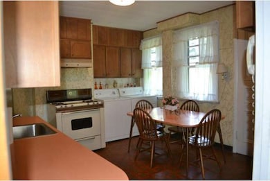 413 W Beechtree Ln, Wayne, PA 19087 - photo 2