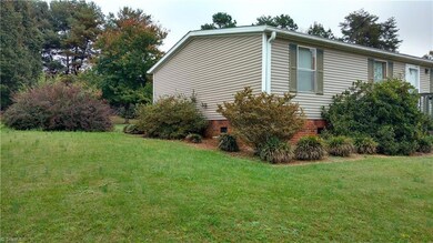 112 Rivergreen Dr, Statesville, NC 28625 - photo 2