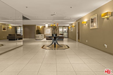 137 S Palm Dr unit 203, Beverly Hills, CA 90212 - photo 2