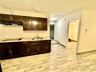 6107 Vinewood Dr, Houston, TX 77088 - photo 3