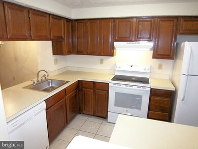 99 Stillwood Cir, Nottingham, MD 21236 - photo 4