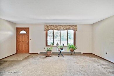 123 Jodi Dr, Stroudsburg, PA 18360 - photo 6