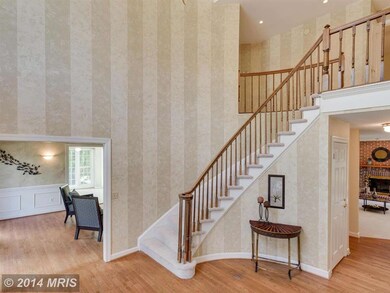 15431 Snowhill Ln, Centreville, VA 20120 - photo 2
