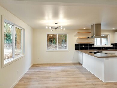 1021 SW Harbor Ave, Lincoln City, OR 97367 - photo 4