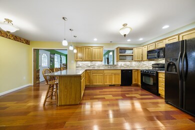 195 Fox Ridge Park Dr, Greeley, PA 18425 - photo 5