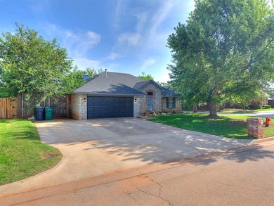 10001 Hollyhead Way, Yukon, OK 73099 - photo 6