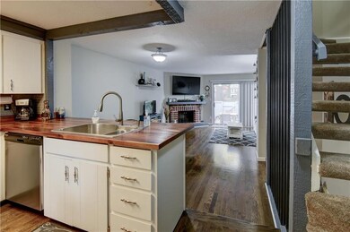 8038 Halsey St, Lenexa, KS 66215 - photo 2