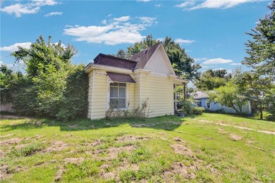 318 N Jeffreys St, Pleasant Hill, MO 64080 - photo 2