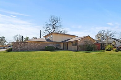 13366 Oak Leaf Ln, Houston, TX 77015 - photo 2