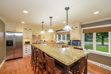 011-Breakfast_Nook-2944241-medium