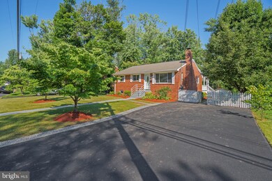 3903 Whispering Ln, Falls Church, VA 22041 - photo 2
