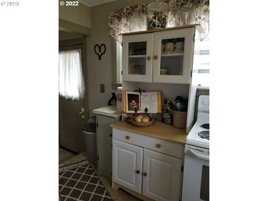 335 W Union Ave, Heppner, OR 97836 - photo 4