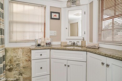 08_7CapeCodLn_8_Bathroom_MLSuse_1500x150