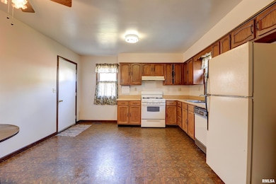 2002 Garfield St, Clinton, IA 52732 - photo 6