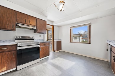 8827 W Lawn Ave, Milwaukee, WI 53225 - photo 6