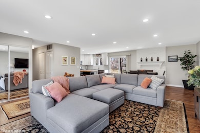 1915 Farmington Ct, Naperville, IL 60565 - photo 4