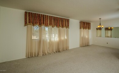 02 Living Dining Rooms  5475