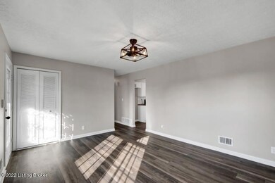 8908 Lantana Dr, Louisville, KY 40229 - photo 6