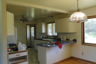 Kitchen & Dining