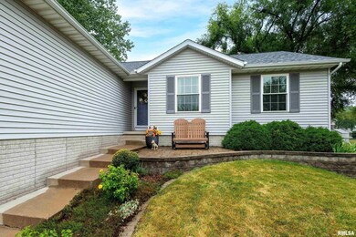 6619 Brookview Ln, Davenport, IA 52806 - photo 2