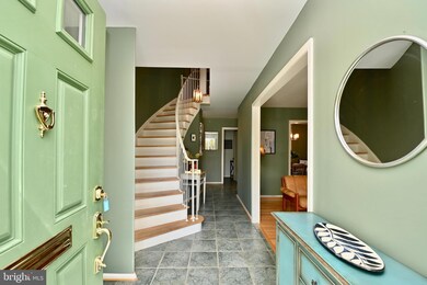 8532 Lakinhurst Ln, Springfield, VA 22152 - photo 3