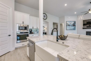 Kitchen with appliances with stainless steel fini
