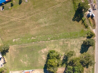 4401 Sargent Dr, Bay City, TX 77414 - photo 2