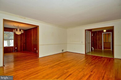 8806 Tallyho Trail, Potomac, MD 20854 - photo 4
