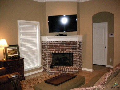 5014 Shiloh Village Dr, Tyler, TX 75703 - photo 2