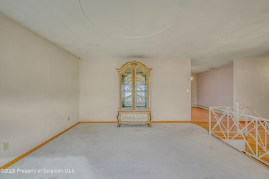 807 Marion Ln, Moosic, PA 18507 - photo 4