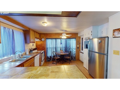 98042 W Benham Ln unit 2, Brookings, OR 97415 - photo 6