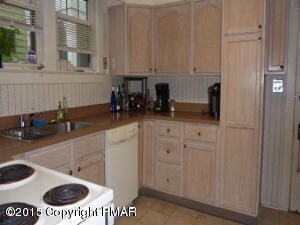 703 Thomas St, Stroudsburg, PA 18360 - photo 2