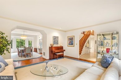 11521 Twining Ln, Potomac, MD 20854 - photo 4